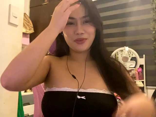 LesliDine live cam on BongaCams