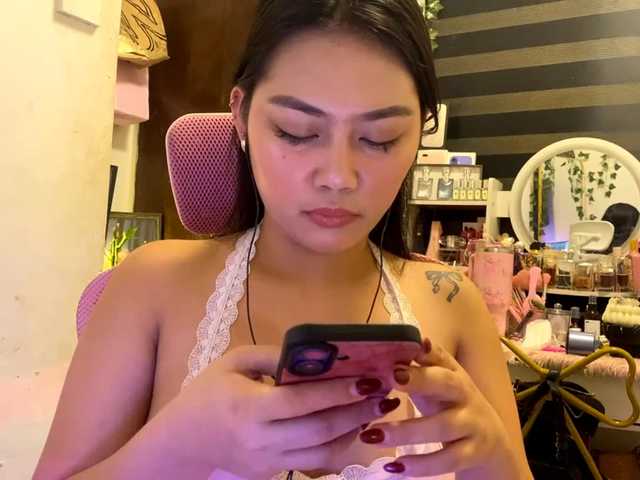 LesliDine live cam on BongaCams