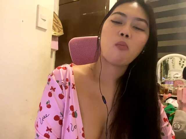 LesliDine live cam on BongaCams
