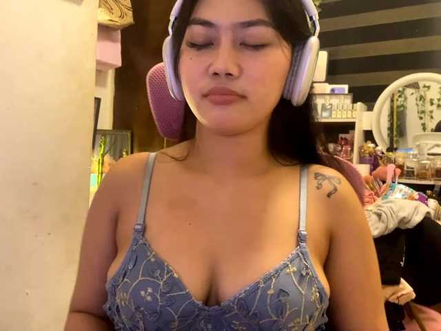 LesliDine live cam on BongaCams