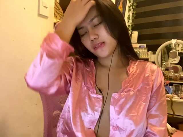 LesliDine live cam on BongaCams