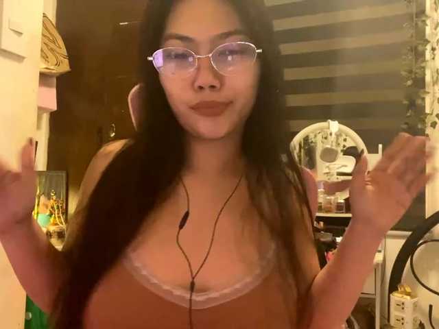 LesliDine live cam on BongaCams