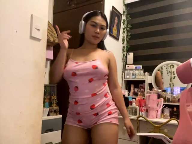 LesliDine live cam on BongaCams