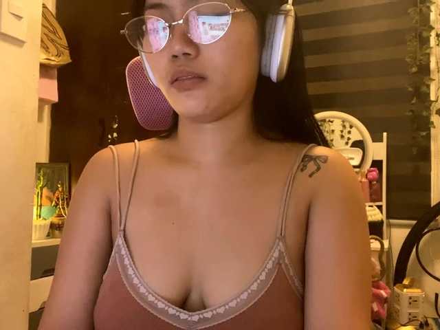 LesliDine live cam on BongaCams