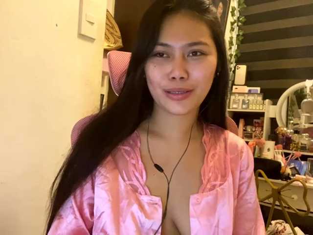 LesliDine live cam on BongaCams