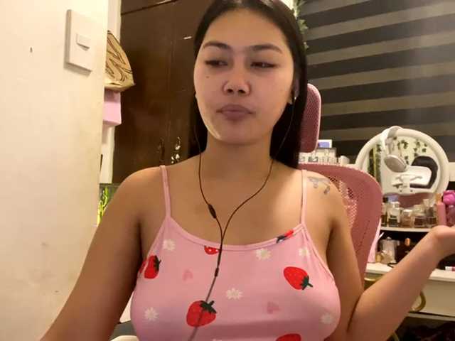 LesliDine live cam on BongaCams