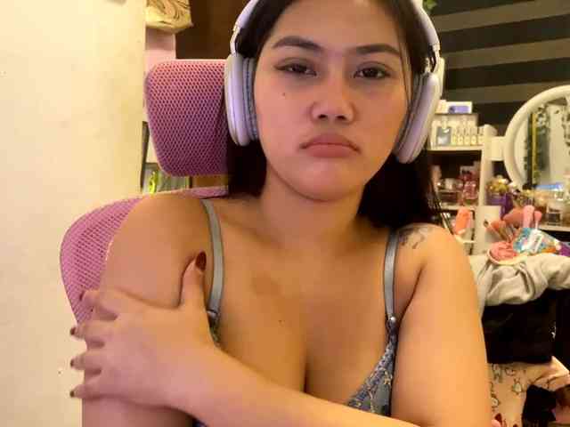 LesliDine Live Webcam on BongaCams