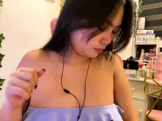 LesliDine Live Webcam on BongaCams