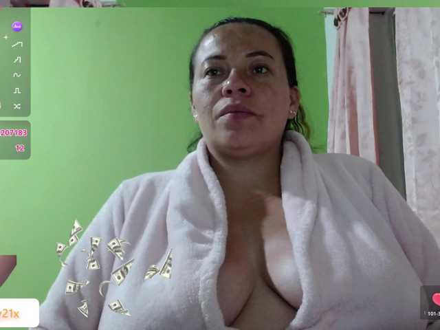 honey21 live cam on BongaCams