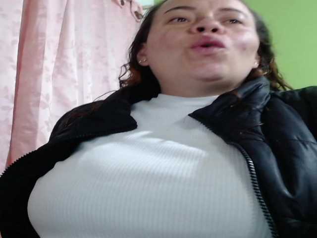 le modèle honey21 est en webcam porno dans un show sur le site bongacams, il possède les tags suivants: Latino/Hispanic,Brunette,Shaved