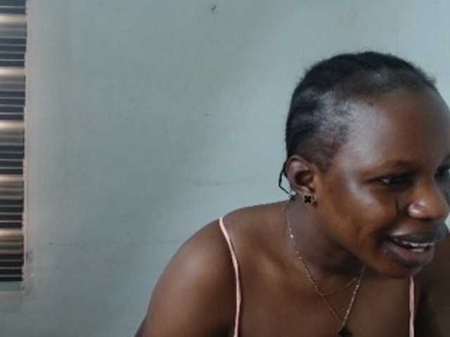 Sweetncreamy live cam on BongaCams