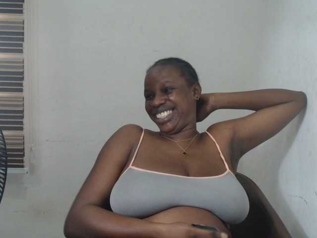 Sweetncreamy live cam on BongaCams