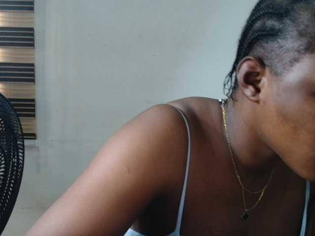 Sweetncreamy live cam on BongaCams