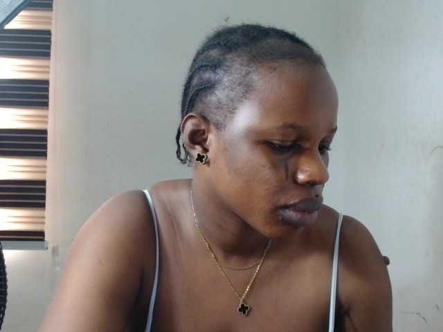 Sweetncreamy live cam on BongaCams