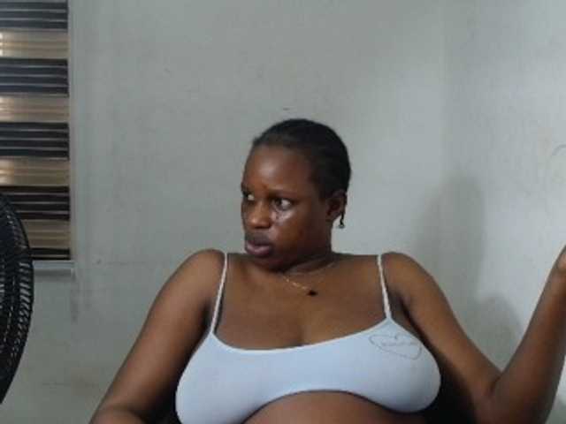 Sweetncreamy live cam on BongaCams