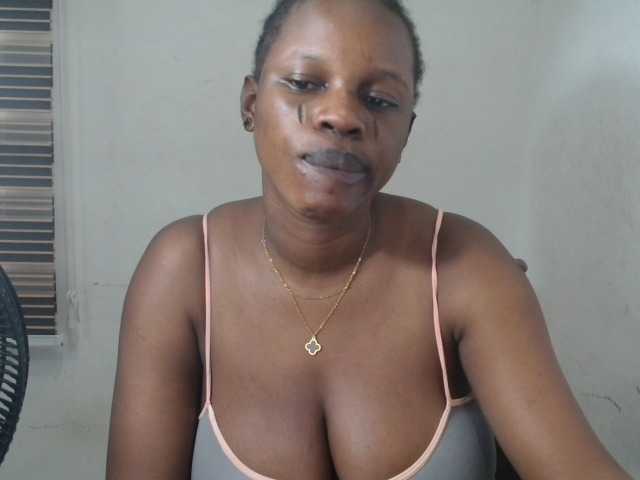 Sweetncreamy live cam on BongaCams