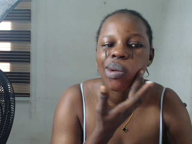 Sweetncreamy live cam on BongaCams