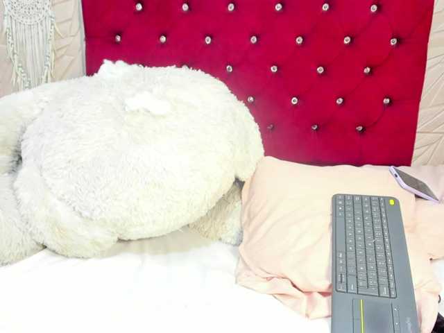 Nicol-Zurich live cam on BongaCams