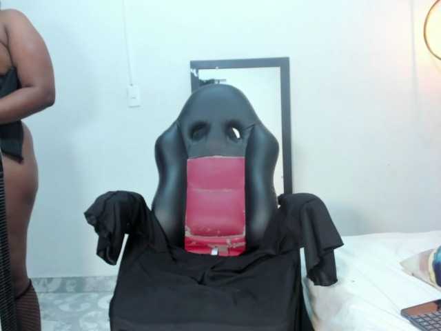 Nicol-Zurich's BongaCams show and profile