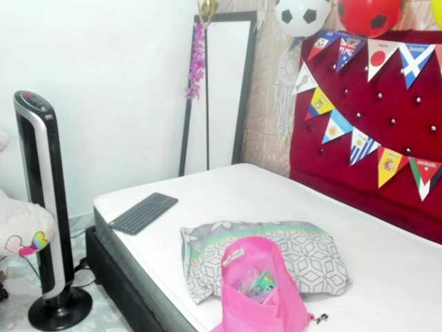 Nicol-Zurich live cam on BongaCams