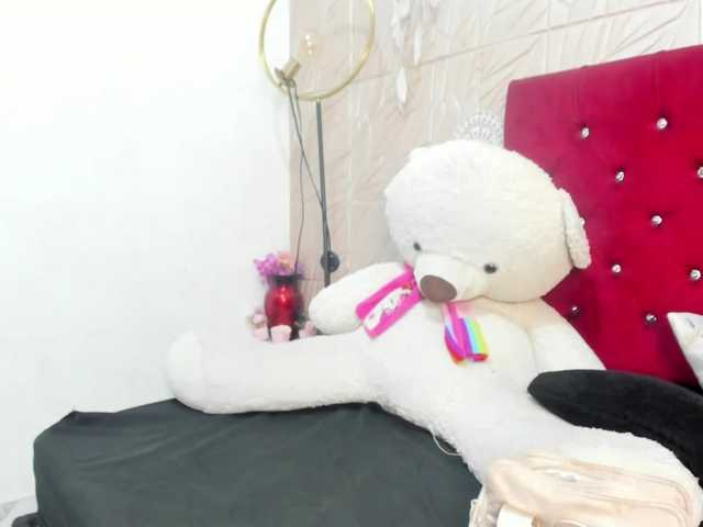 Nicol-Zurich live cam on BongaCams