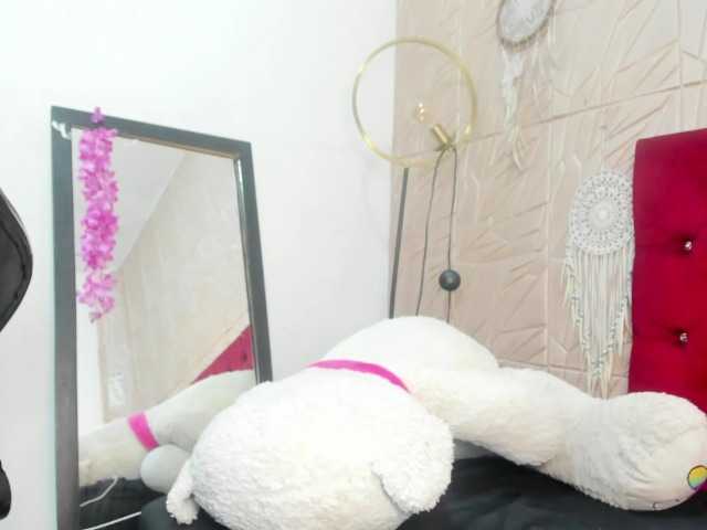 Nicol-Zurich live cam on BongaCams