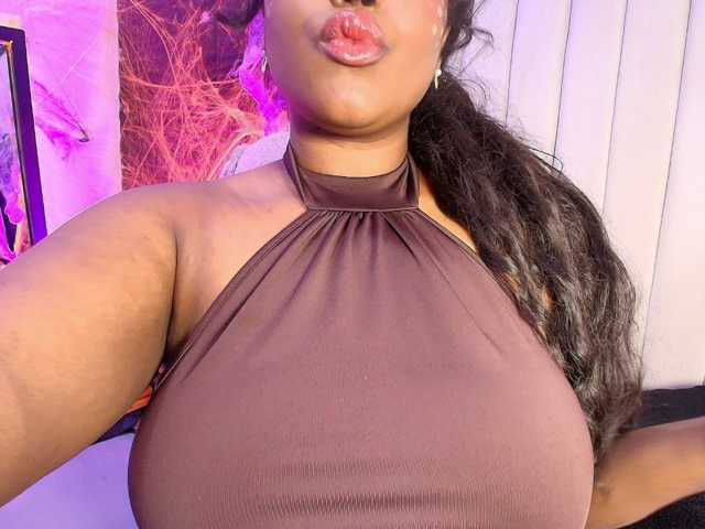 Nicol-Zurich live cam on BongaCams