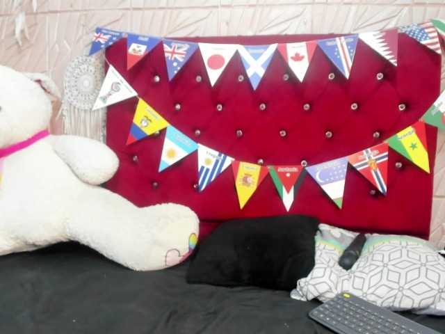 Nicol-Zurich live cam on BongaCams