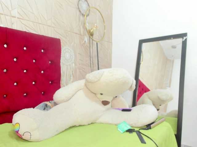 Nicol-Zurich live webcam show