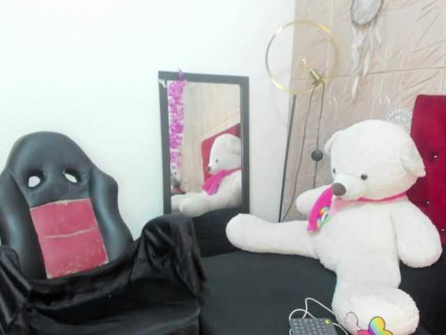 Nicol-Zurich live cam on BongaCams