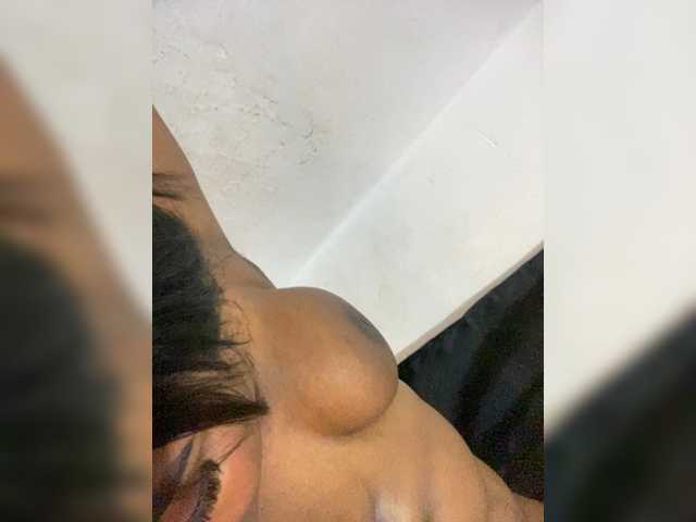Nicol-Zurich live cam on BongaCams