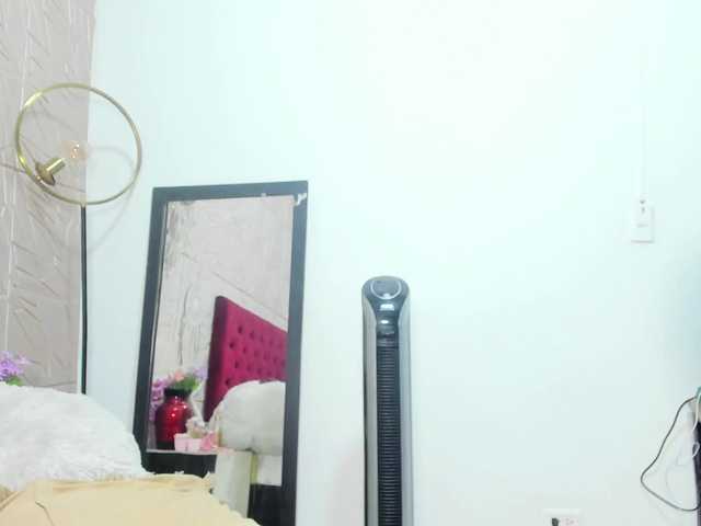 Nicol-Zurich live cam on BongaCams