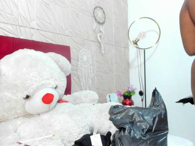 Nicol-Zurich live cam on BongaCams