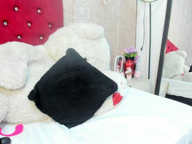 Nicol-Zurich live cam on BongaCams