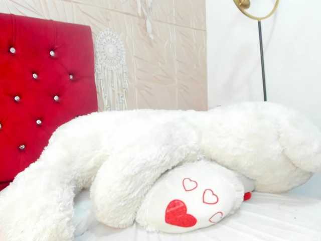 Nicol-Zurich live cam on BongaCams