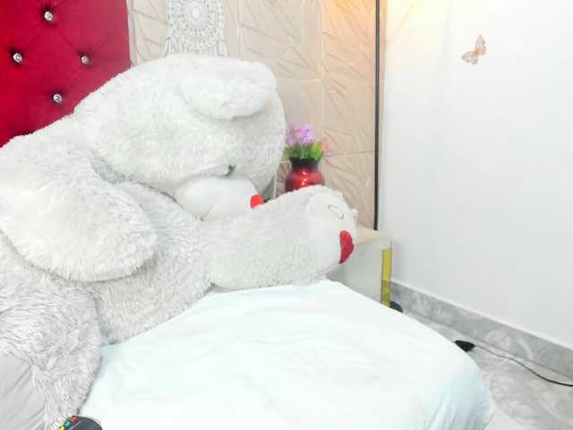 Nicol-Zurich live cam on BongaCams