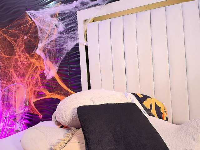 Nicol-Zurich live cam on BongaCams