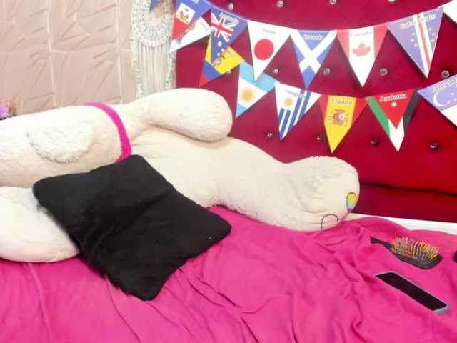 Nicol-Zurich live cam on BongaCams