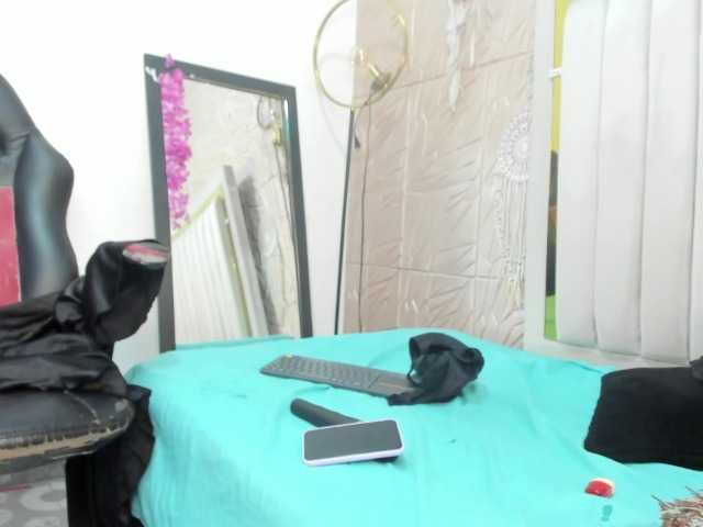 Nicol-Zurich live cam on BongaCams
