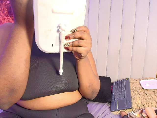 Nicol-Zurich live cam on BongaCams