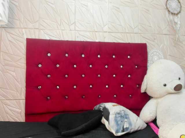 Nicol-Zurich live cam on BongaCams