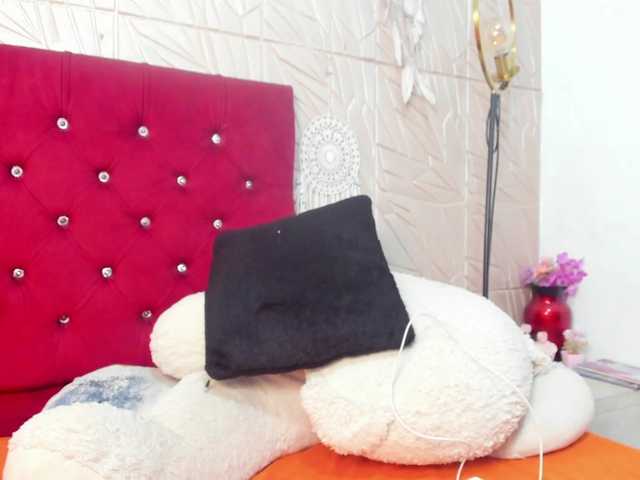 Nicol-Zurich live cam on BongaCams