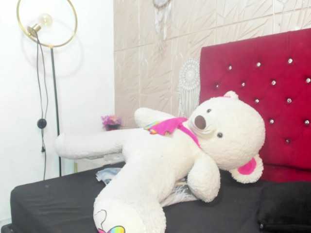 Nicol-Zurich live cam on BongaCams