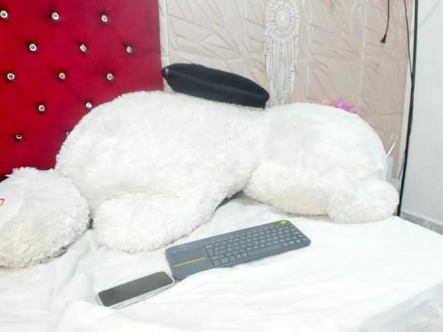 Nicol-Zurich live cam on BongaCams