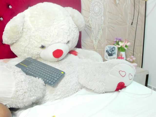 Nicol-Zurich live cam on BongaCams