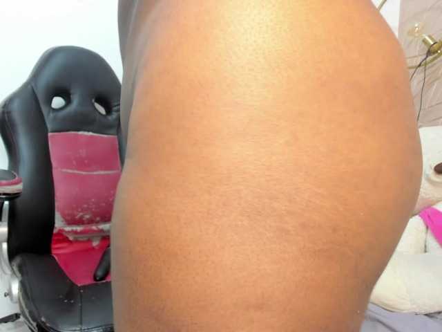 Nicol-Zurich live cam on BongaCams