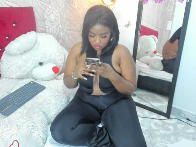 Nicol-Zurich live cam on BongaCams