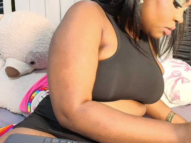Nicol-Zurich, en directo ahora en BongaCams
