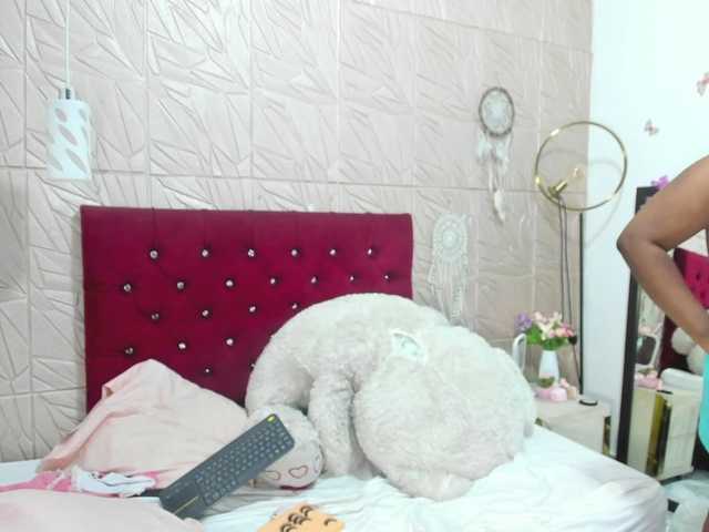 Nicol-Zurich live cam on BongaCams