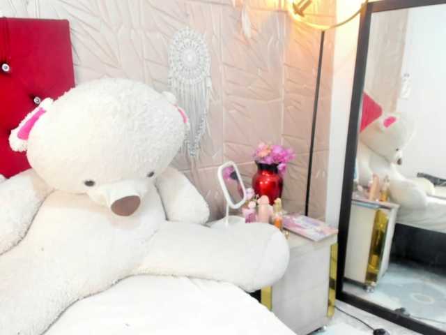 Nicol-Zurich live cam on BongaCams